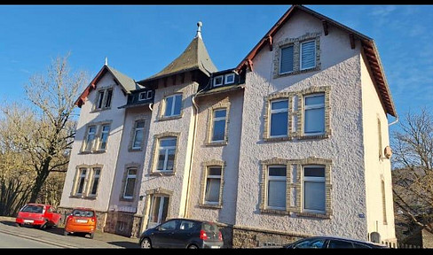 Sanierungsbedürftige Eigentumswohnung mit Garage