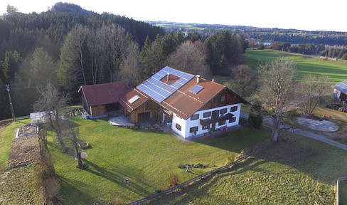 Semi-detached house with lots of land in prime location