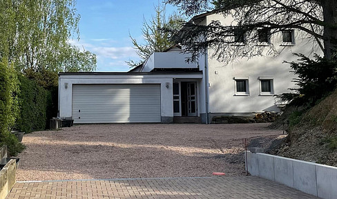 Modern country house with huge garden - many possible uses, future-proof investment
