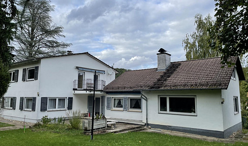 Modern country house with beautiful garden - many possible uses, future-proof investment