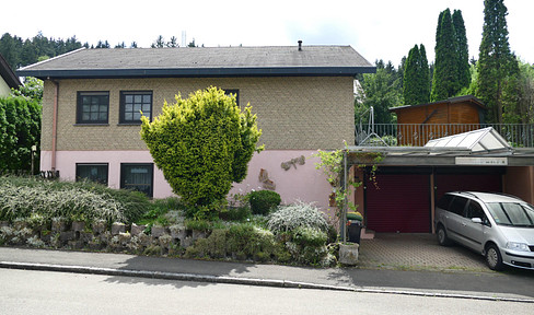 Einfamilienhaus mit Doppelgarage, Wintergarten, Sauna
