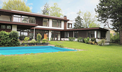 Living and working-750m2 of usable space in a prime location in Leonding with distant views