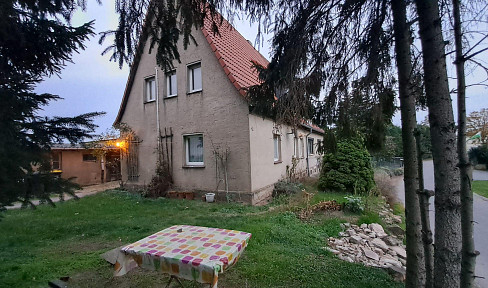 ruhige Doppelhaushälfte im Grünen