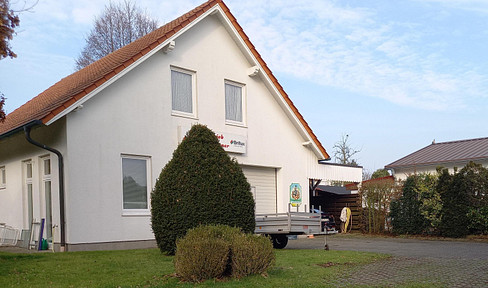 Haus mit Nebengebäude
