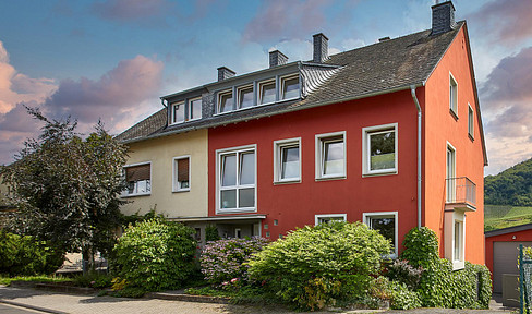 Energieeffizientes Einfamilienhaus mit großem Garten und isolierter Halle