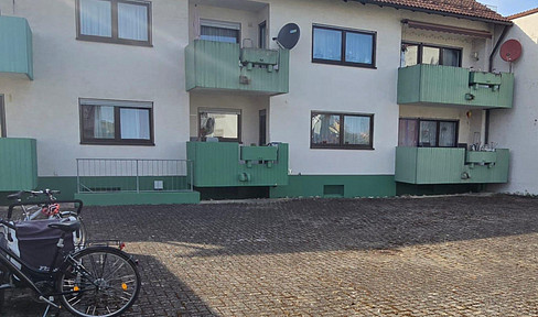 Sonnige 2-Zi.-Wohnung mit Balkon, Garage, barrierefrei, zentral, nach Sanierung