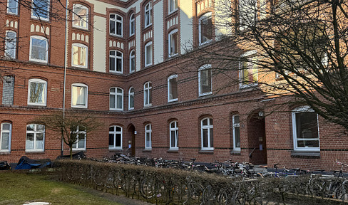 Flat share for 4 * 1 ROOM left* write to us at domivio.de ("on the waiting list" for other offers)