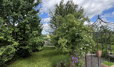 Sustainable living, spacious living - family idyll with granny apartment & garden paradise