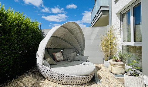 Sale of a 3-room apartment in mint condition with a sunny terrace & upscale furnishings