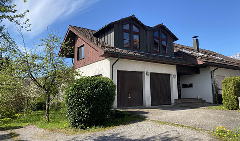House with 3 apartments + studio + double garage + storage room + shed