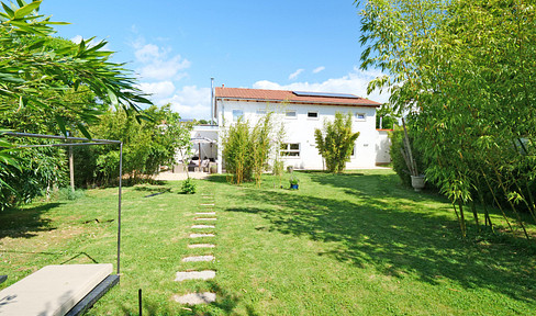 SUSTAINABLE 5-BEDROOM HOUSE & ADDITIONAL BUILDING: XL YARD, GARDEN OASIS, SOLAR, FIREPLACE, SAUNA ETC.