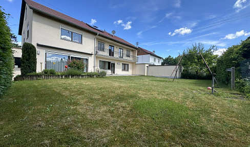 Large detached house in a quiet top location in Lechhausen