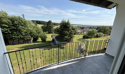 Newly renovated 3-room apartment with a balcony, new fitted kitchen, and 2 parking spaces in Reuffelbach (Mammelzen).