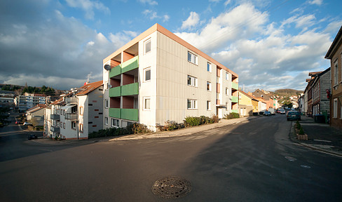 Geräumige Wohnung mit Balkon (2017/18 komplett saniert)