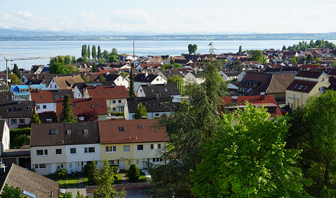Apartment with lake view