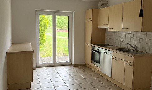 Spacious 4-room apartment with garden, 2 terraces & 2 parking spaces