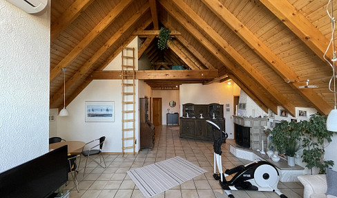Dachgeschoß-Wohnung mit vielen Extras und Ausbau-Potential