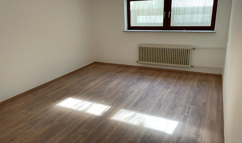 Großes, teilrenoviertes, ruhig gelegenes Einfamilienhaus