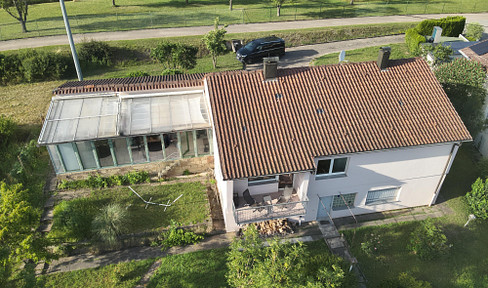 Idyllic house on a south-facing slope: plenty of space, charm and unobstructed views