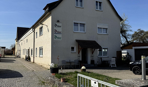 4 residential units with 400m² of living and usable space, over 700m² of storage space and 3000m² of land