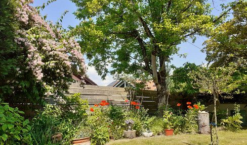 Spacious detached house, perfect for families and a home office.