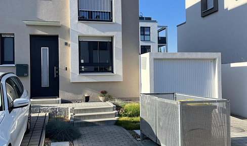 Free of commission! Exclusive terraced house with roof terrace and sauna