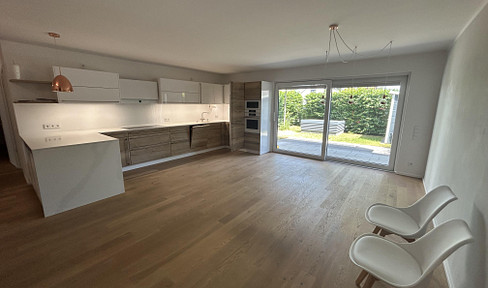 Available immediately! 4-room first floor apartment with terrace and garden *commission-free*