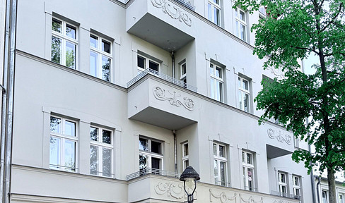 Stylish top-floor maisonette with balcony and roof terrace in a quiet garden house in a prime Babelsberg location