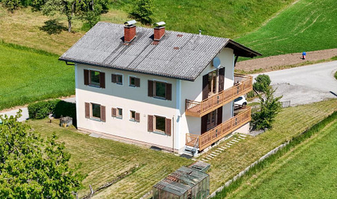 *VERKAUFT*Ruhige Lage mit Bergblick-renoviertes 2 Familienhaus zu verkaufen *ohne Makler*