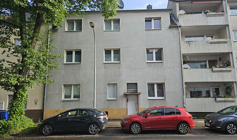 Apartment building with 6 (5 vacant) apartments Free of commission