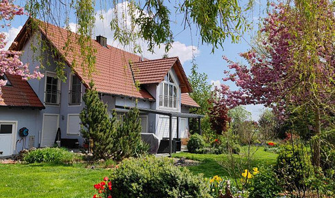 Unverbautes, freistehendes Einfamilienhaus mit hoher Privatsphäre und Ruhe für Gartenliebhaber