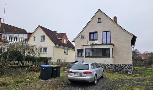 Beautiful EFH with large plot on the edge of a field