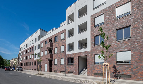Modern 2-room new-build apartment with south-facing loggia in Karlshorst