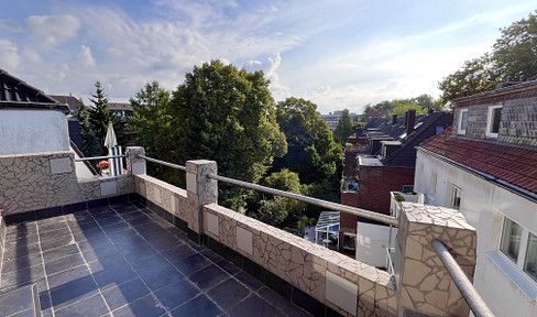 Penthouse with roof terrace in the water district - quiet & green between the inner harbor and the city