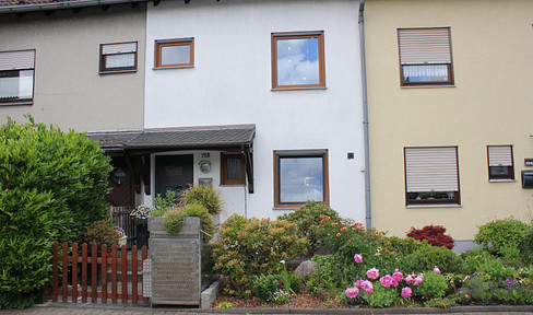 FREE OF PROVISION | Beautifully maintained mid-terraced house with double carport in a central location