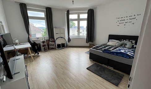 Schöne und helle 2,5 Zimmer Wohnung in zentraler Lage