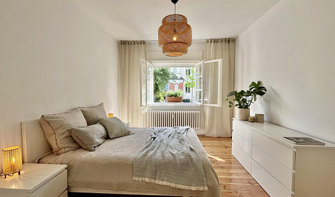 from private: Charming, freshly renovated old apartment in a top location in Berlin-Zehlendorf