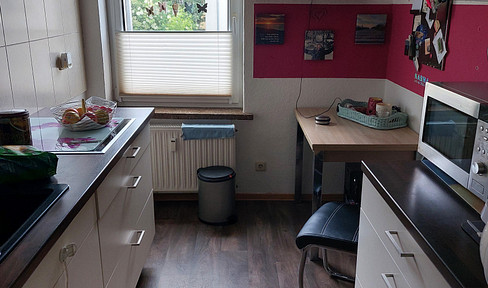 helle 4 Raum Wohnung mit Wannenbad
