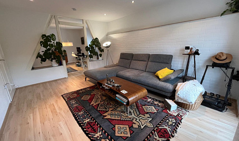 Very bright and spacious 3-room apartment with a balcony and garden – modernly renovated and equipped with fiber optic internet.