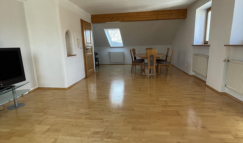 Helle 4,5-Zimmer-Wohnung mit Einbauküche