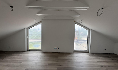 Spacious semi-detached house, first occupancy after core renovation, garage + parking space, large south-facing garden