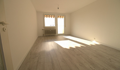 Frisch renovierte 2-Zimmer-Wohnung mit Abstellkammer, Balkon & Tiefgarage – Erstbezug ab 01.06.2025