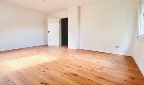 Bright 2-room apartment with additional 3-room unit in the basement - ideal for office, HO or hobby