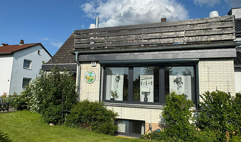 großzügige Doppelhaushälfte mit Wohnfühl-Garten und Nebengebäude