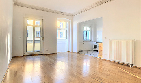 WITHOUT PROVISION: Old-style neighborhood apartment with balcony, conservatory, stucco, parquet, furnished