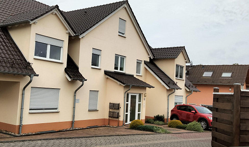 Ruhige helle moderne Wohnung mit Gartenblick und Balkon im EG 2