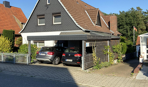 Spacious detached house with separate granny flat in a central and quiet residential area