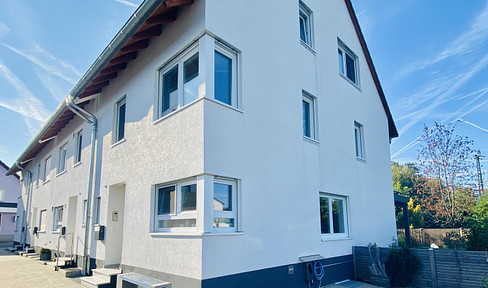 Attractive 6-room end-terrace house with upscale furnishings / PV with bathtub / decalcification / heat pump