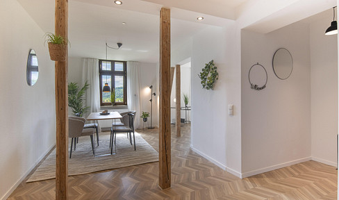 Living in style in Frauenland: light-flooded apartment after extensive renovation