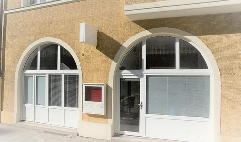 Prestigious retail space for rent as office, to-go café, practice Munich Schwabing near subway station